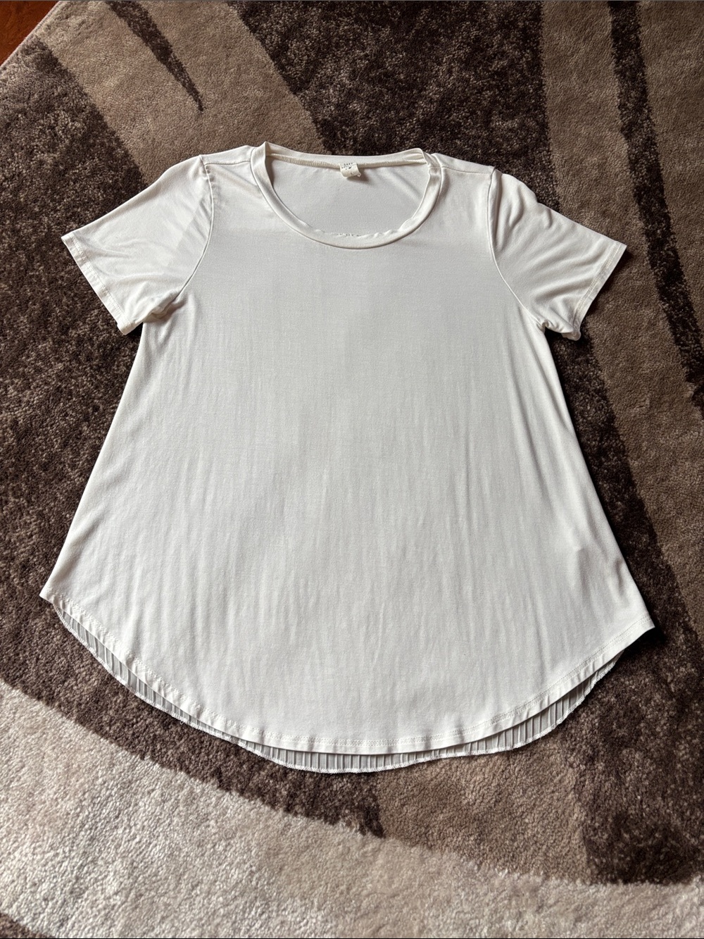 Classic White Scoop Neck Short Sleeve Tee